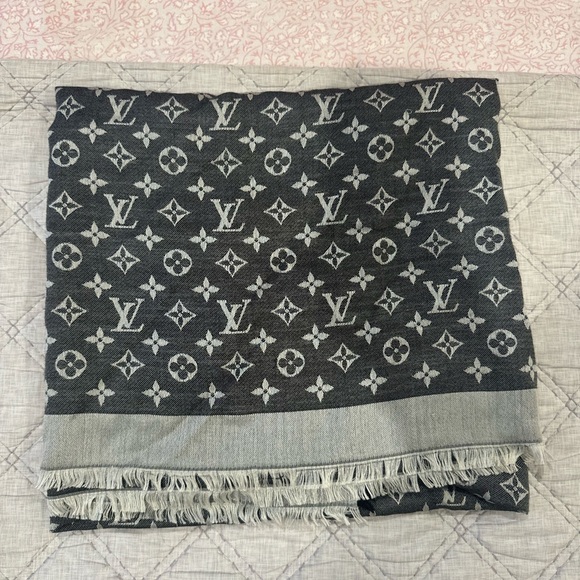 Louis Vuitton Black and Grey Monogram Chale Scarf - Picture 1 of 6